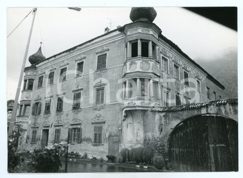 1979 LACES (BZ) Palazzo Signorile MÃ¼hlrain - Foto 17x13 cm Fotografia d'epoca con didascalia al verso.  FAIR/discreto Lievi smussature agli angoli Formato: 17x13 cm originale e autentica 1