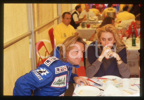 35mm vintage slide* 1989 FORMULA 1 Renè ARNOUX a pranzo nel motorhome (5)