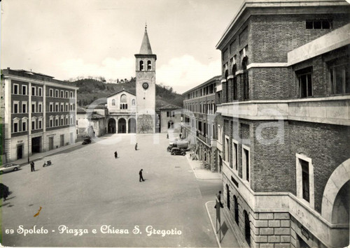 Cartolina originale da collezione 1953 SPOLETO (PG) Veduta Piazza GARIBALDI e Chiesa di SAN GREGORIO *Animata VG 1