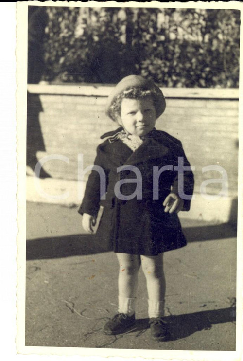 1944 ROMA Ritratto di bambino in cappotto scuro *Foto cartolina VINTAGE