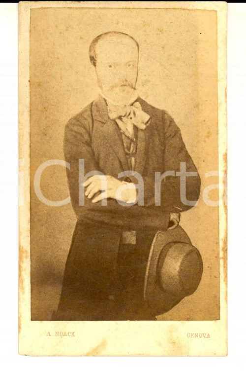 Fotografia d epoca originale 1880 ca GENOVA Ritratto maschile con il cappello Foto ALFREDO NOACK CDV 1