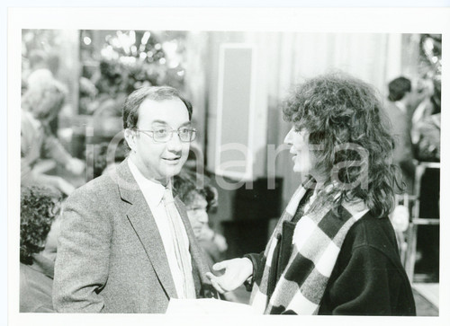 1990 ca COSTUME Carlo TOGNOLI a colloquio con Lucia CASTAGNA *Foto VINTAGE 24x18