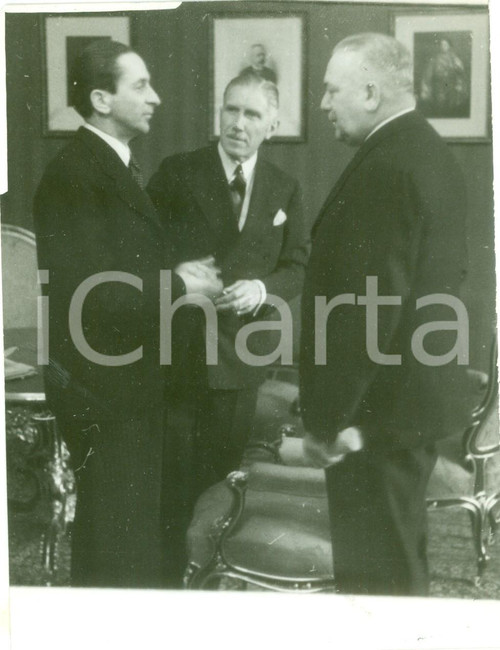 1937 WIEN Konstantin VON NEURATH con l'ambasciatore Franz VON PAPEN *Fotografia