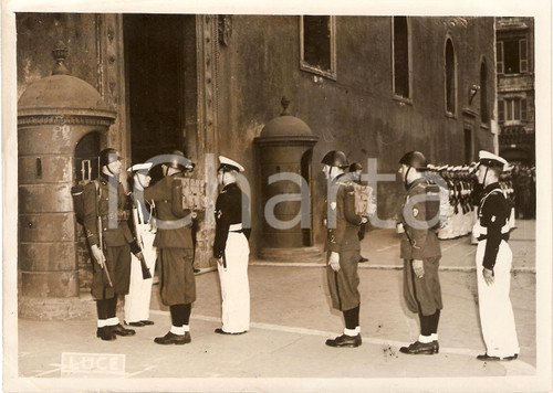 Fotografia d epoca originale 1939 ROMA Cambio guardia ACCADEMIA FARNESINA a Palazzo VENEZIA Fotografia 1