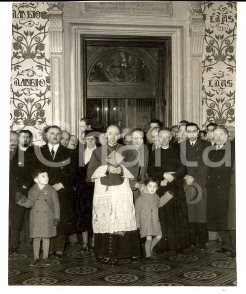 Fotografia d epoca originale 1934 MILANO Card. Ildefonso SCHUSTER tra i giornalisti per Messa SAN FRANCESCO 1