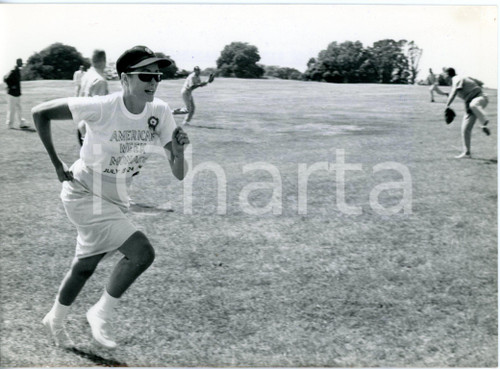 1966 AMERICAN WEEK MONACO Grace KELLY gioca a baseball con marinai USA - Foto