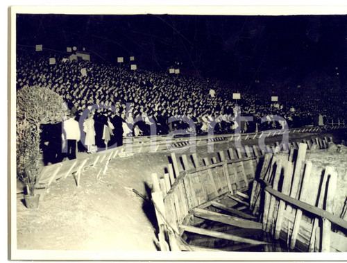 Fotografia d epoca originale 1938 VENEZIA Isola di SANT ELENA Folla alla prima de  La Nave  di D ANNUNZIO 1