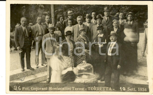 1934 MONTECATINI (PT) Villeggianti allo stabilimento TORRETTA *Foto GOIORANI Bella fotografia d'epoca, in formato cartolina postale.  DIMENSIONE: FP  CONDIZIONI: GFOTOGRAFO: Renato Goiorani - Montecatini    originale e autentica 1