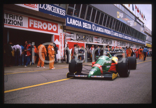35mm vintage slide* 1988 GP SAN MARINO Thierry BOUTSEN BENETTON B188 Corsia box