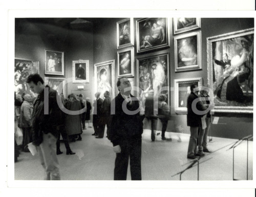 1997 GENOVA Palazzo Ducale - Mostra di Antoon VAN DYCK *Foto ANIMATA 18x13 cm Fotografia d'epoca. CONDIZIONI: FAIR (lieve piegatura al centro)FORMATO: 18x13 cm  originale e autentica 1