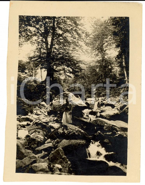 Fotografia d epoca originale 1924 OROPA Biella Madre e figlia in gita al ruscello Fotografia 1