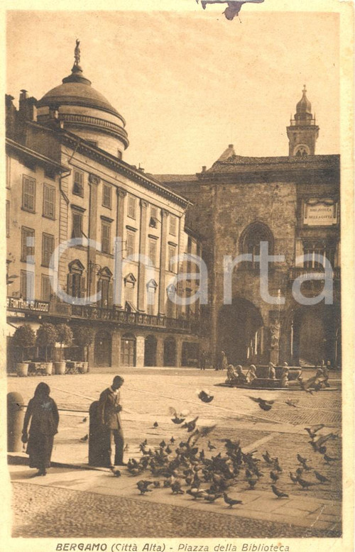 Cartolina originale da collezione 1925 ca BERGAMO Piazza della Biblioteca ALLOGGIO FONTANA *Cartolina animata FP 1