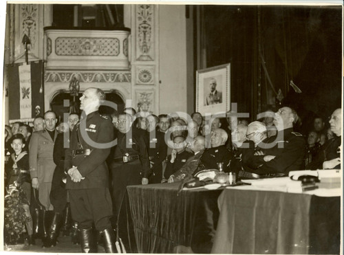 Fotografia d epoca originale 1936 MILANO Luigi LOJACONO celebra FESTA del LAVORO teatro DAL VERME Fotografia 1