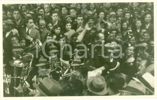 Fotografia d epoca originale 1935 SASSARI Banda musicale saluta volontari per AFRICA ORIENTALE Fotografia 1