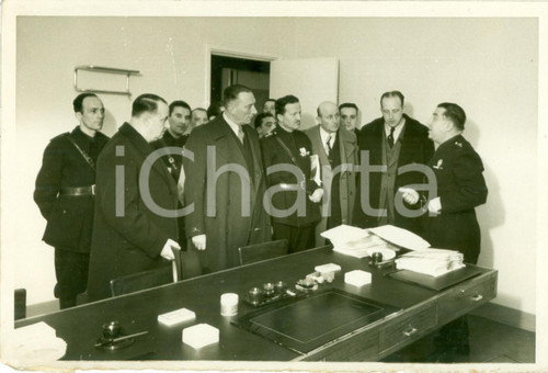Fotografia d epoca originale 1937 GENOVA Parlamentari visitano nuove CASE LITTORIE Fotografia 1