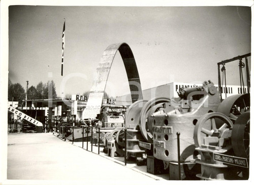 Fotografia d epoca originale 1938 MILANO Macchine LORD & PARISINI e RDB parco edilizia FIERA CAMPIONARIA 1