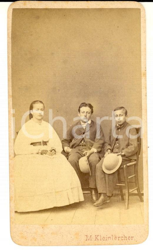 Fotografia d epoca originale 1880 ca MERANO Ritratto di tre giovani fratelli Foto KLEINLERCHER CDV 1