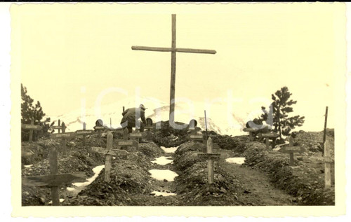 1941 WW2 ALBANIA Cimitero di guerra italiano e tombe alpini *Foto RUEDI Fotografia in formato cartolina postale. CONDIZIONI: G     originale e autentica 1