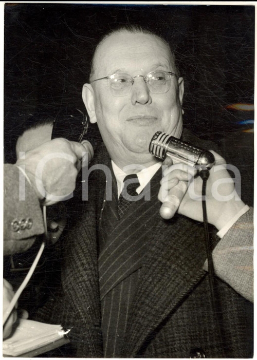1954 ROMA Crisi di governo - On. Cino MACRELLI al Quirinale - Foto 13x18 cm Fotografia d'epoca con didascalia coeva.  CONDIZIONI: fair (lieve sovraimpressione e ondulatura al lato destro)FORMATO: 13x18 cm     originale e autentica 1