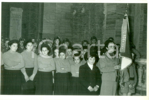 1950 ca TERNI Orfanelle Istituto LAZZARINI e Carabinieri a messa per Caduti FOTO