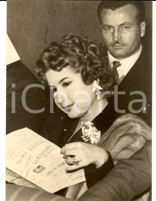 1953 GINEVRA Hotel BERGUES Narriman d'Egitto prima di una conferenza stampa