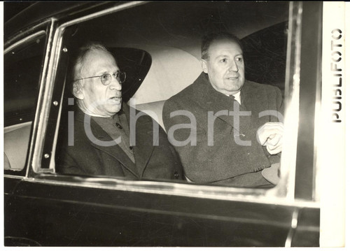 1954 ROMA CIAMPINO Arrivo Sarvepalli RADHAKRISHNAN vice presidente India *Foto  Fotografia d'epoca, con didascalia coeva al verso.  CONDIZIONI: G (ma lieve sovraimpressione circolare) FORMATO: 18x13 cm     originale e autentica 1