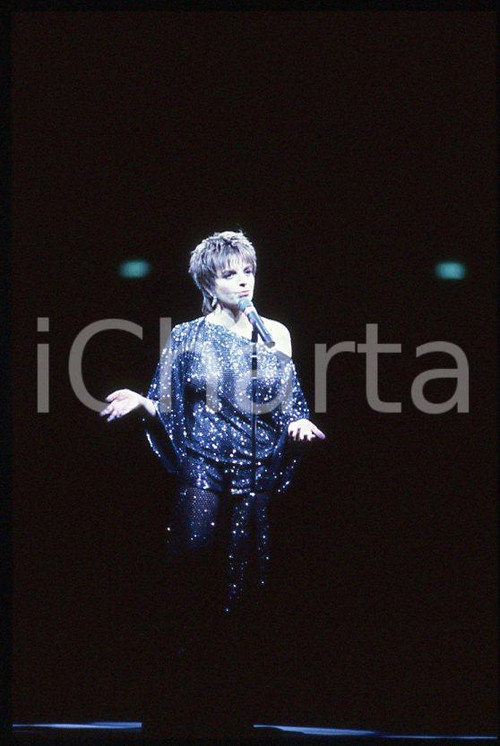 Liza MINNELLI on stage  - ITALY (?) 1990 ca *35mm vintage slide 8