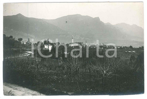 1930 ca LOMBARDIA - BRIANZA Veduta di un paese - Fotografia anonima 14x9 cm Fotografia originale d'epoca.  GOOD/buono ma difetti di stampa Formato: 14x9 cm originale e autentica 1