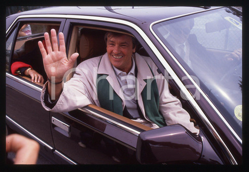Alain DELON - CINEMA 1990 ca 35 mm vintage slide 34 Diapositiva d'epoca, in formato 35 mm.CONDIZIONI: GOODE' severamente vietata la riproduzione. Tutti i diritti sono riservati.ICharta mette in vendita, sul negozio eBay e in esclusiva sul sito "icharta" il proprio archivio composto da numerose diapositive e negativi fotografici d'epoca, tutti originali e autentici, che attraversano la storia del costume italiano tra gli la fine degli anni Sessanta e Novanta.Si tratta di uno sguardo inedito sull'attualità, la politica, la vita quotidiana, il gossip e la cultura, che fotografa il cambiamento della nazione in quest'ultimo scorcio del XX secolo. Un'occasione unica per il mercato del collezionismo, che vede finalmente disponibile un archivio eccezionale per vastità, tematiche e condizioni, in un settore (il negativo fotografico e la diapositiva) di assoluta novità e dalle interessanti prospettive di investimento.  GOOD/buono   originale e autentica 1
