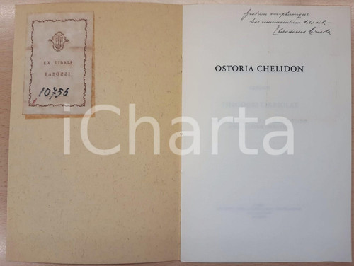 1970 Teodoro CIRESOLA Ostoria Chelidon - Invio AUTOGRAFO *Certamen Hoeufftianum Pubblicazione originale d'epoca, con copertina flessibile, contenente il testo presentato dal poeta e latinista Teodoro Ciresola per il celebre premio letterario di poesia in lingua latina che veniva assegnato ad Amsterdam.Invio autografo all'interno.E' presente il lembo della busta viaggiata per l'invio all'avv. Umberto Fabozzi (con il suo ex libris). PAGINE: 30EDITORE: Academia Regia Disciplinarum Nederlandica Amstelodami GOOD/buono lievi smussature in copertina; fioriture al taglio Formato: 17x24 cm originale e autentica 1