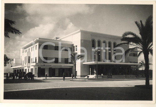 1935 ca ARCHITETTURA LIBIA ITALIANA - BENGASI - Teatro BERENICE *Foto  Fotografia originale d'epoca, con didascalia al verso.FOTOGRAFO: V. Dinami - Bengasi GOOD/buono  Formato: 17x12 cm originale e autentica 1