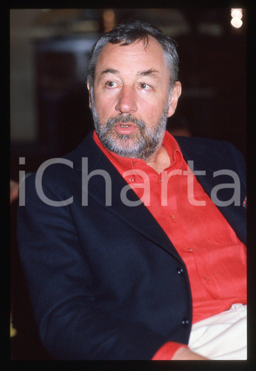 35mm vintage slide* 1984 CANNES Philippe NOIRET ritratto dell'attore (2)    Diapositiva d'epoca, in formato 35 mm. CONDIZIONI: GOODTutti i diritti riservati.E' severamente vietata la riproduzione. ICharta mette in vendita, sul negozio eBay e in esclusiva sul sito "icharta" il proprio archivio composto da numerose diapositive e negativi fotografici d'epoca, tutti originali e autentici, che attraversano la storia del costume italiano tra gli la fine degli anni Sessanta e Novanta.Si tratta di uno sguardo inedito sull'attualit&agrave;, la politica, la vita quotidiana, il gossip e la cultura, che fotografa il cambiamento della nazione in quest'ultimo scorcio del XX secolo. Un'occasione unica per il mercato del collezionismo, che vede finalmente disponibile un archivio eccezionale per vastit&agrave;, tematiche e condizioni, in un settore (il negativo fotografico e la diapositiva) di assoluta novit&agrave; e dalle interessanti prospettive di investimento.     originale e autentica 1