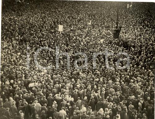 Fotografia d epoca originale 1935 Milano Piazza Duomo  Lettura bollettino di guerra  Foto 31 1