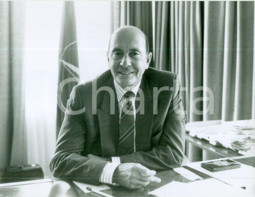 Fotografia d epoca originale 1989 BRUXELLES Manfred WORNER Segretario Generale NATO in ufficio Foto 2 1