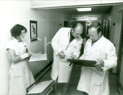 1981 OSNABRUCK Medici durante le visite alla PARACELSUS-KLINIK Fotografia FORMATO: cm 21 x 16 CONDIZIONI: GOOD   originale e autentica 1