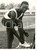 1959 PARIS - ATLETICA LEGGERA 100 mt - Abdoulaye SEYE si allaccia le scarpe 