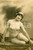 1910 ca VINTAGE EROTIC Nude woman wearing a hair band - Postcard risque  Fotografia seriale d'epoca, in formato cartolina postale.CONDIZIONI: GFORMATO: 9x14 cm    originale e autentica 1