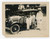 1931 KABINDA - CONGO BELGE Belgian family with car - Photo 10x8 cm Fotografia d'epoca. VERY POOR/gravemente danneggiato Mancanza all'angolo inferiore sinistro Formato: 10x8 originale e autentica 1