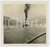 1935 ca CINA - Paesaggio fluviale con nave (2) - Foto VINTAGE 6x6 cm Fotografia d'epoca.CONDIZIONI: P (piegatura evidente all'angolo superiore sinistro)FORMATO: 6x6 cm    originale e autentica 1