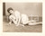 Fotografia d epoca originale 1965 ca USA  EROTICA VINTAGE Sexy girl lying on the carpet PHOTO 1