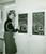 Fotografia d epoca originale 1965 ca PARIS Attrice Nicole STEPHANE scrive agenda sui muri del bagno FOTO 1
