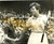 Fotografia d epoca originale 1967 UK WIMBLEDON TENNIS CHAMPIONSHIP Billie Jean KING thanks Dennis PAYNE 1