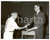 Fotografia d epoca originale 1960 ca CAMBOGIA Premio professore Complesso scolastico Missione Statunitense 1
