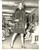 Fotografia d epoca originale 1969 PARIS MODA INVERNO VINTAGE Modella con completo scuro e bordi in pelliccia 1