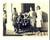 Fotografia d epoca originale 1940 ca AREA LOMBARDA Donne in cortile con bambino Fotografia anonima 12x10 cm 1