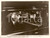 Fotografia d epoca originale 1942 BORN FOR TROUBLE Van JOHNSON armato durante un pedinamento Foto 25 x 20 cm 1