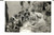 Fotografia d epoca originale 1958 TOKYO Bambini con un venditore ambulante al santuario YASUKUMI Foto 9x7 1