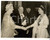 Fotografia d epoca originale 1955 LONDON Sir Winston and Lady CHURCHILL greeting queen Elizabeth II Photo 1