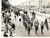 Fotografia d epoca originale 1955 GENOVA Corteo funebre per l automobilista Piero VALENZANO Foto 24x18 1