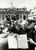 Fotografia d epoca originale 1973 ROMA SAN PIETRO Abate Georges De NANTES mostra Libellum Accusationis 1